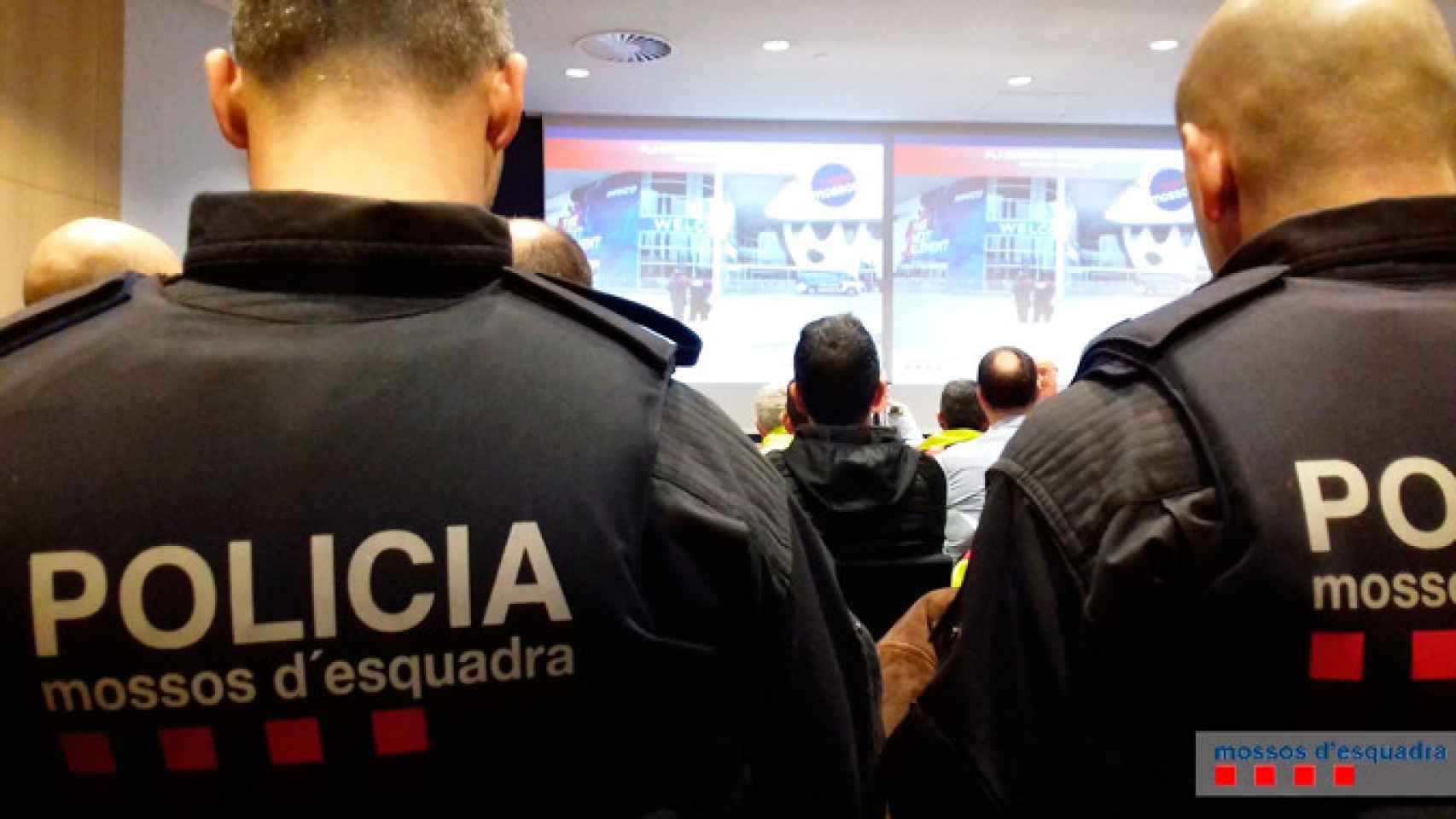 Imagen de una reunión de briefing de los Mossos d'Esquadra / CG