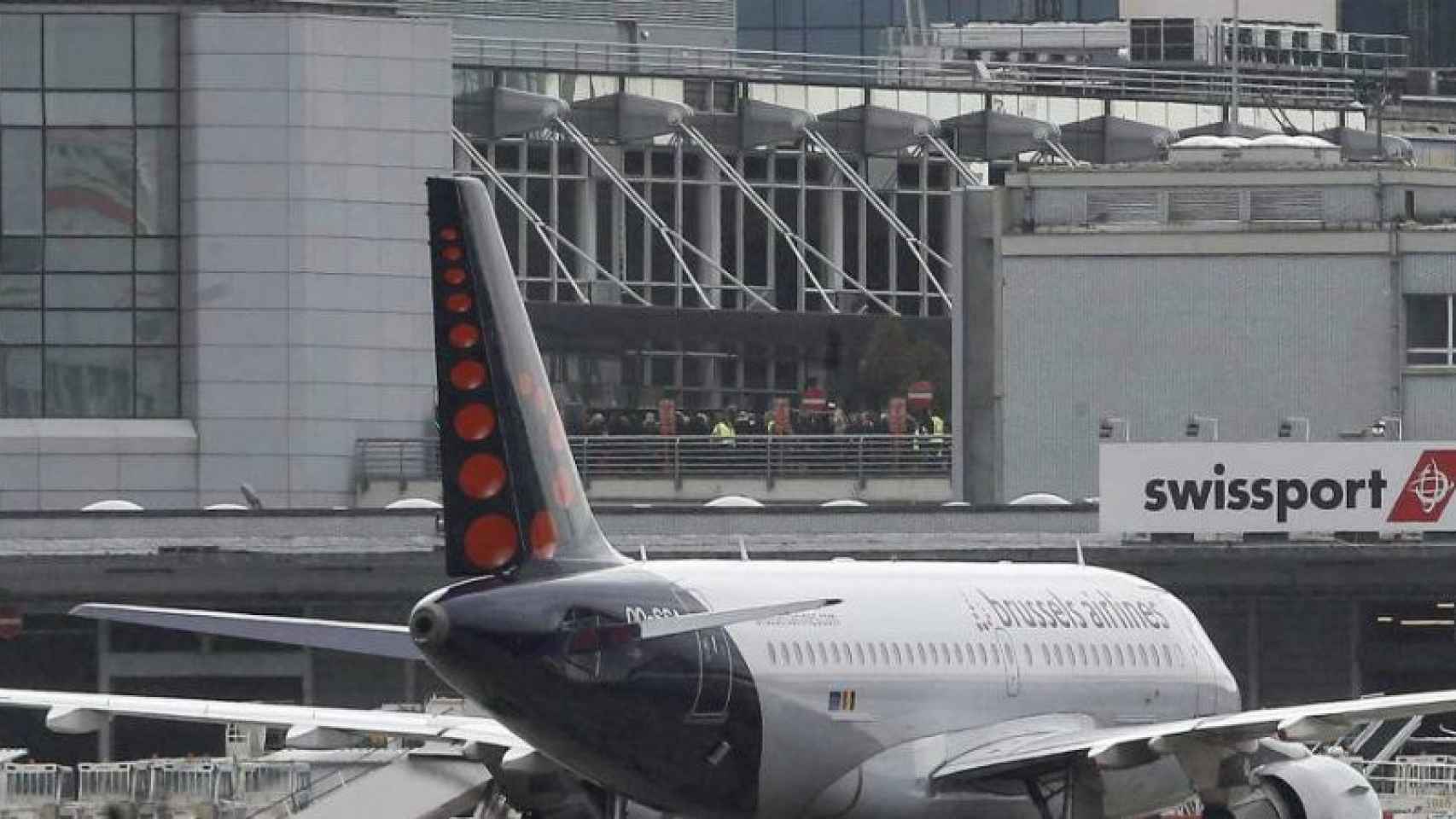 El aeropuerto de Bruselas vuelve a abrir 12 días después del atentado yihadista.