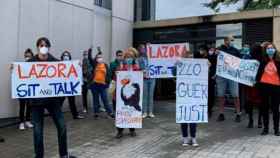 Imagen de una protesta contra la gestora inmobiliaria Azora en Barcelona / EFE