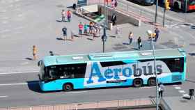 Imagen del aerobús, el bus lanzadera que circula entre Barcelona ciudad y el aeropuerto Josep Tarradellas Barcelona-El Prat / CG