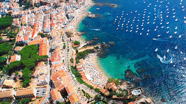 Casas de un pueblo de la costa mediterránea