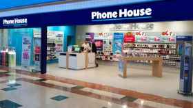 Una tienda Phone House en un centro comercial / PHONE HOUSE