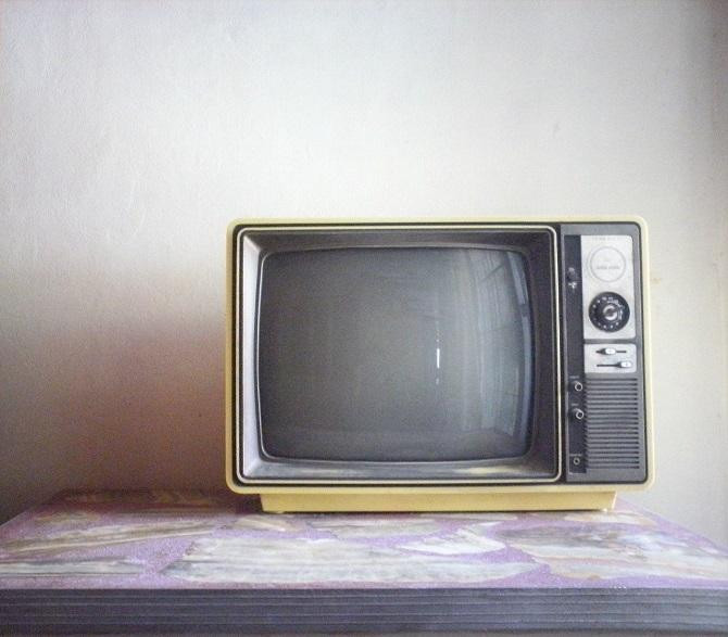 Un viejo televisor, metáfora de lo mucho que ha cambiado la tv por plataformas como iQIYI / Cynthia Bodnar EN PIXABAY