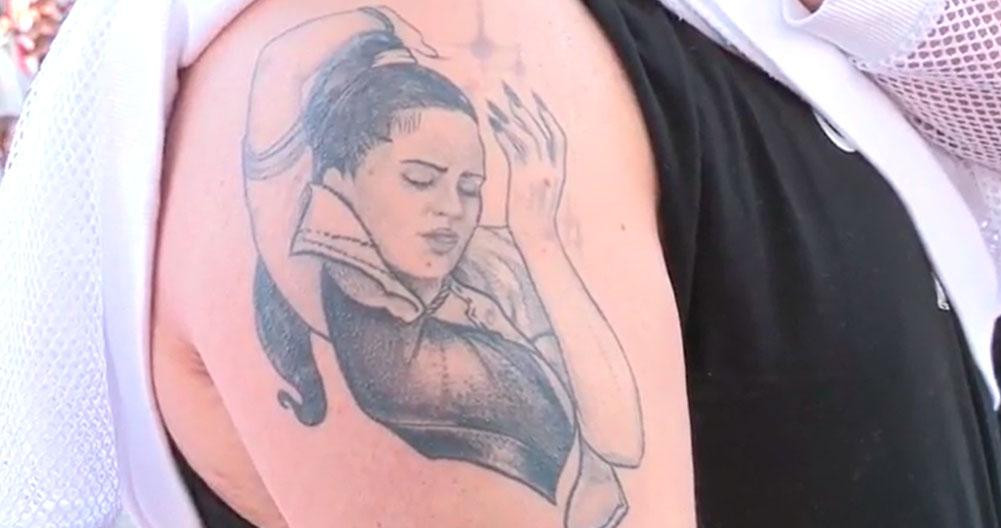 Tatuaje de Rosalía en el hombro de uno de sus fans / EFE