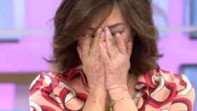 La veterana presentadora, Ana Rosa Quintana, llora en su programa de Telecinco / EP