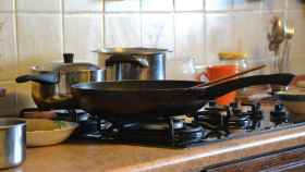 Una sartén de grandes dimensiones en una cocina / EP