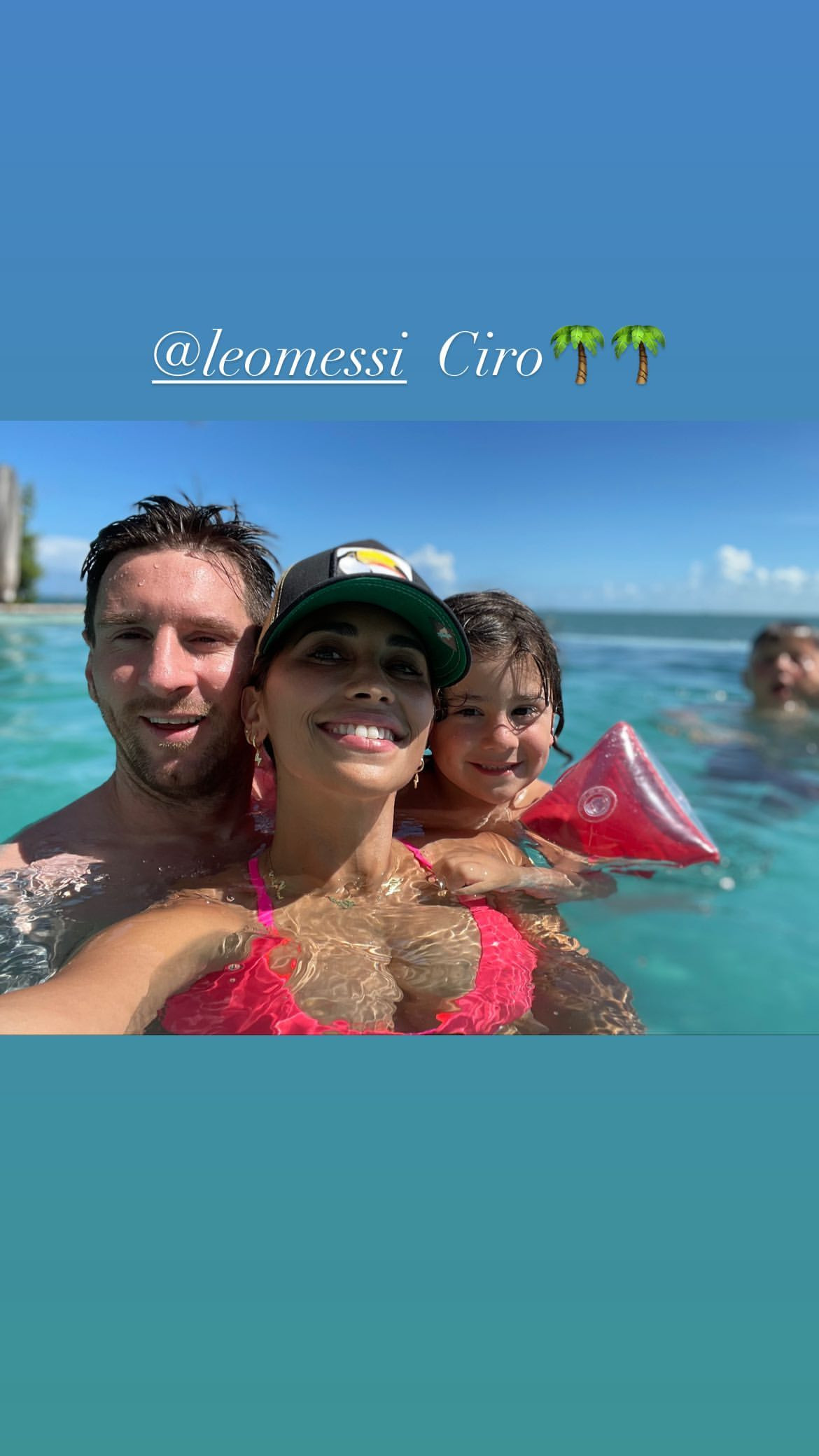 La foto de Antonella, Messi y Ciro en la piscina / Redes