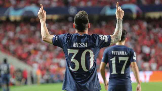 Leo Messi celebra su gol al Benfica con el PSG / EFE