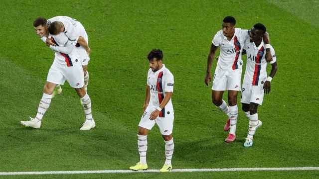 Los jugadores del PSG celebran la victoria ante el Real Madrid / EFE