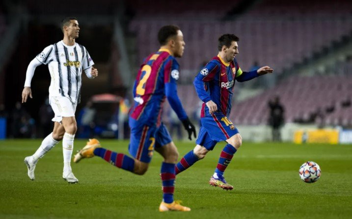 Leo Messi y Cristiano Ronaldo en un enfrentamiento entre Juventus y Barça, el año pasado / FCB