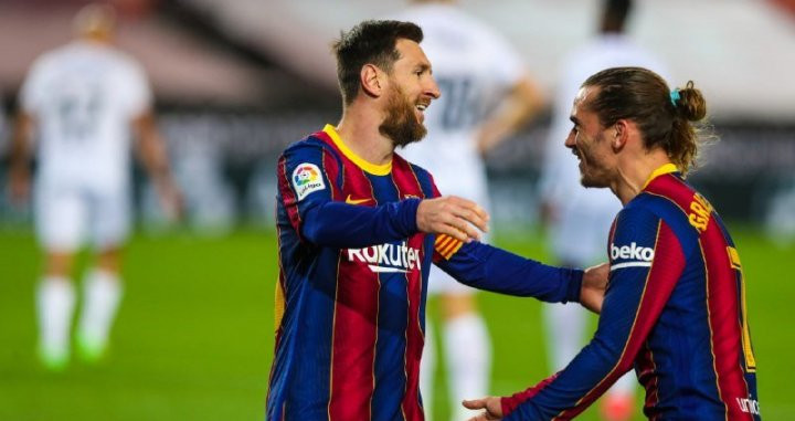 Messi y Griezmann, celebrando un gol contra el Huesca | FCB