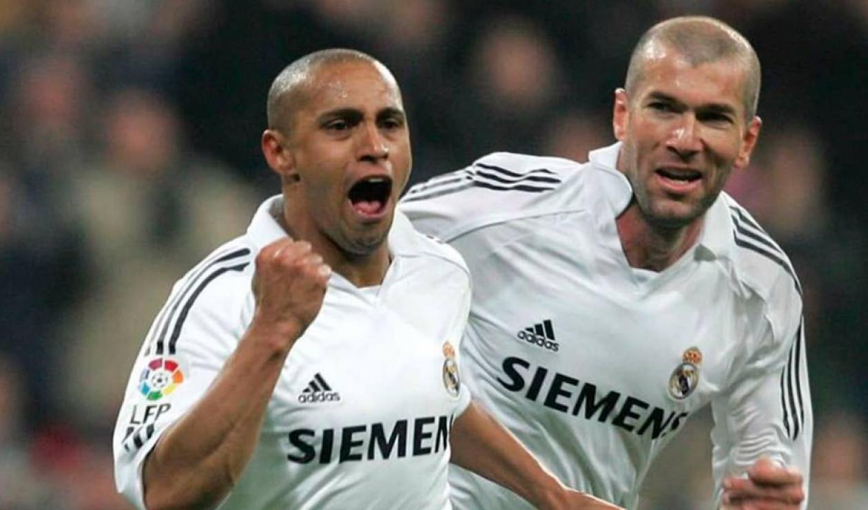 Roberto Carlos y Zinedine Zidane celebran un gol con el Real Madrid / EFE