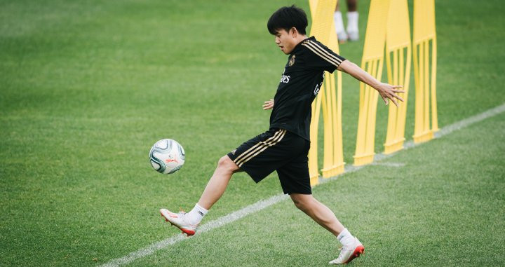Takefusa Kubo en un entrenamiento con el Real Madrid / EFE