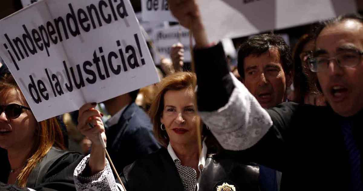 Jueces y fiscales protestan por su situación en España / EFE