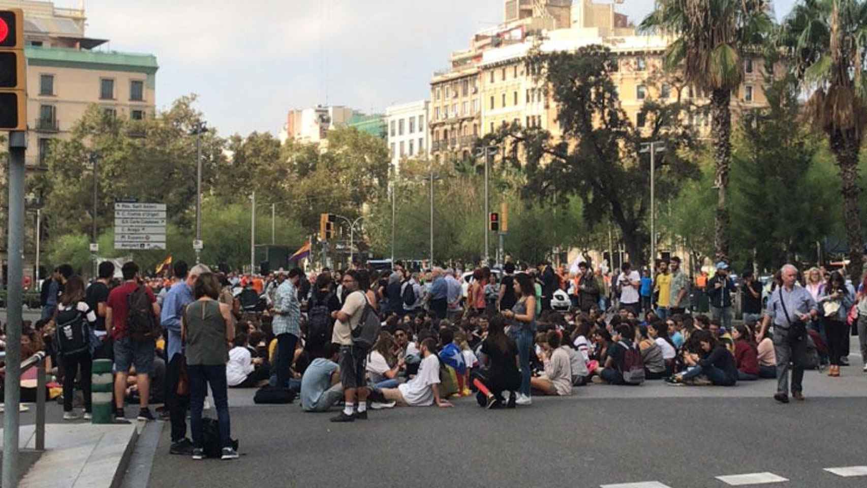 Sentada de estudiantes en plaza Universitat tras la condena del Supremo contra los líderes del 1-O / CG
