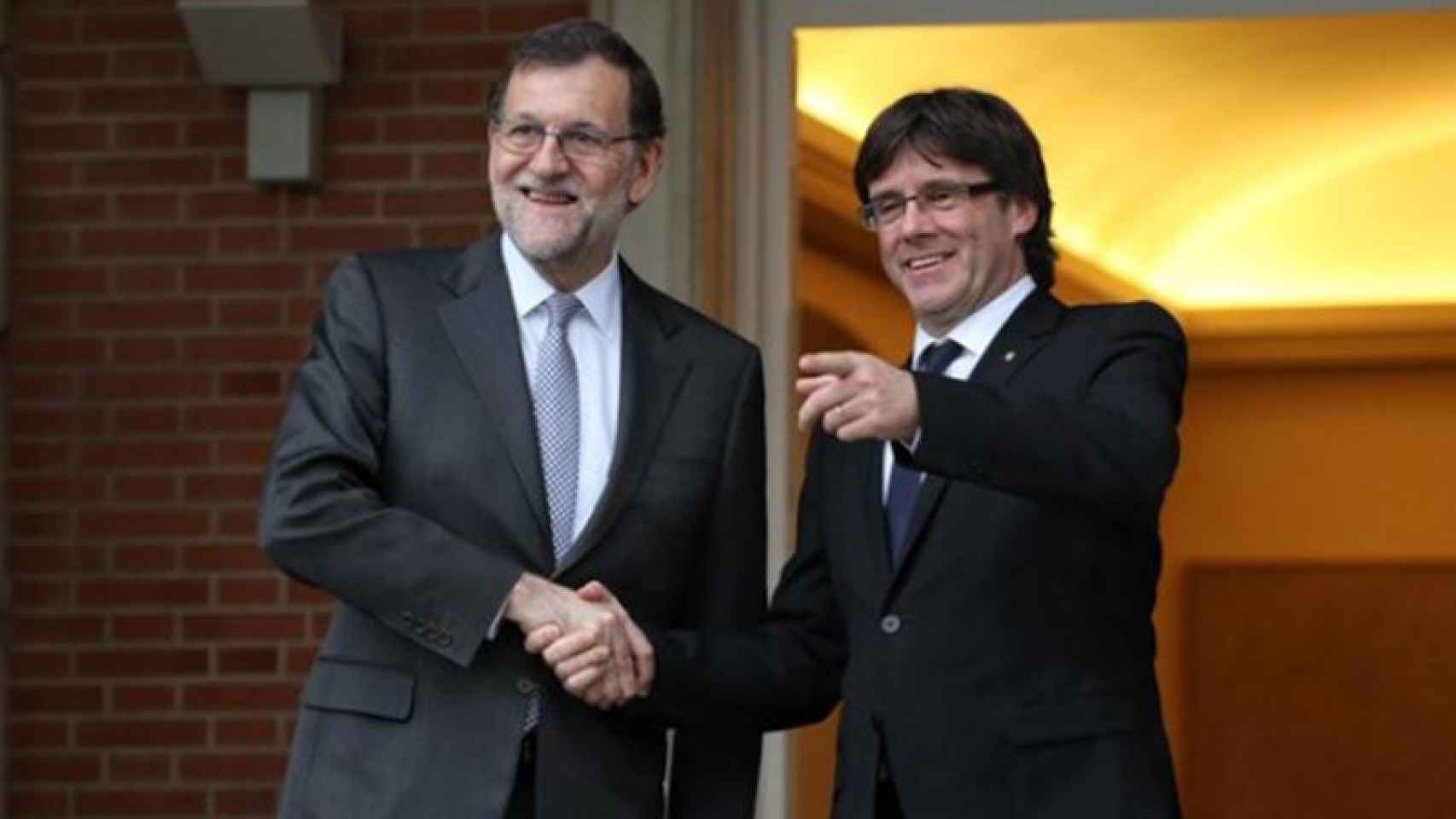 Mariano Rajoy y Carles Puigdemont, en el Palacio de la Moncloa.