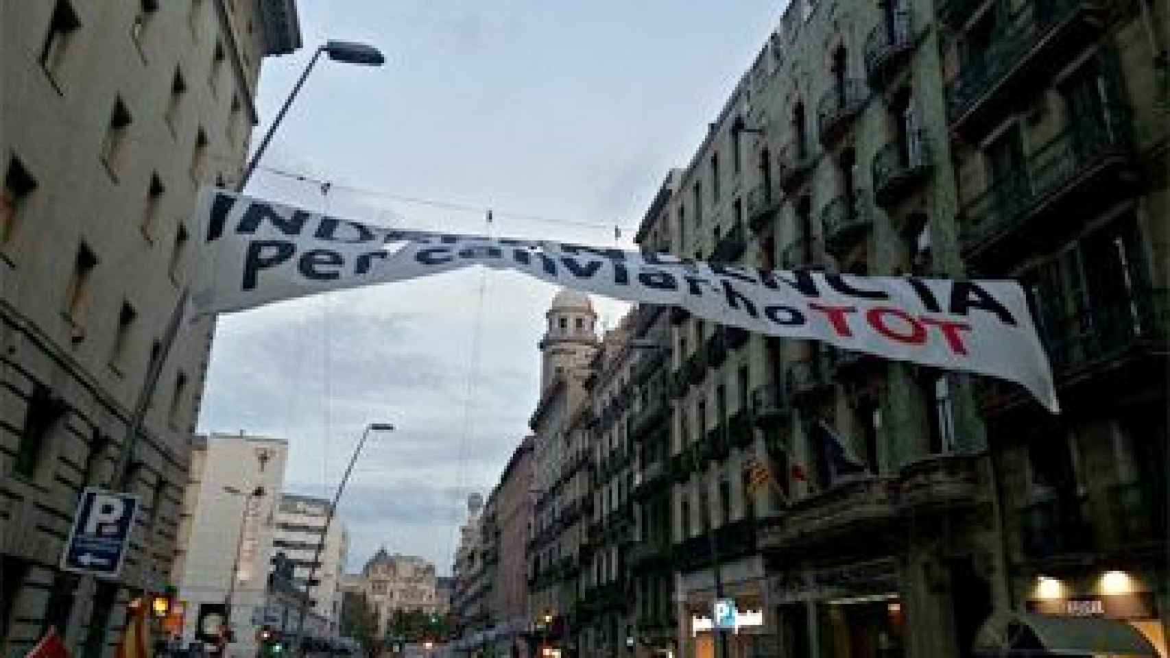 Pancarta que abría la manifestación por las calles de Barcelona