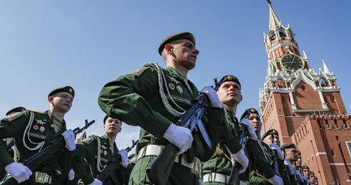 Soldados rusos ensayan para el desfile del Día de la Victoria / EFE