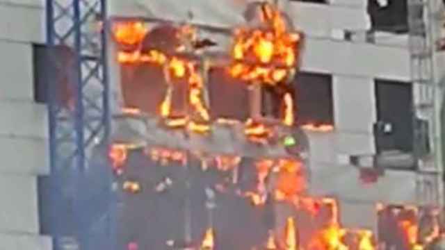 Incendio en el edificio del Llac Center de Sabadell