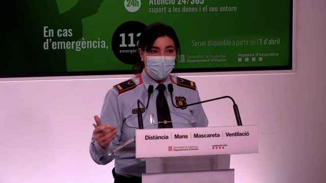 La inspectora de los Mossos d'Esquadra Montserrat Escudé, presenta el Whatsapp para víctimas de malos tratos / INTERIOR