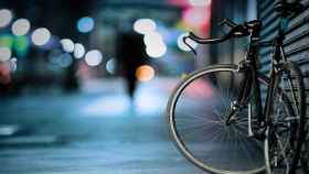 Una bicicleta en una calle