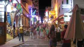 Una imagen de archivo de una calle de Sant Antoni de Portmany (Ibiza)