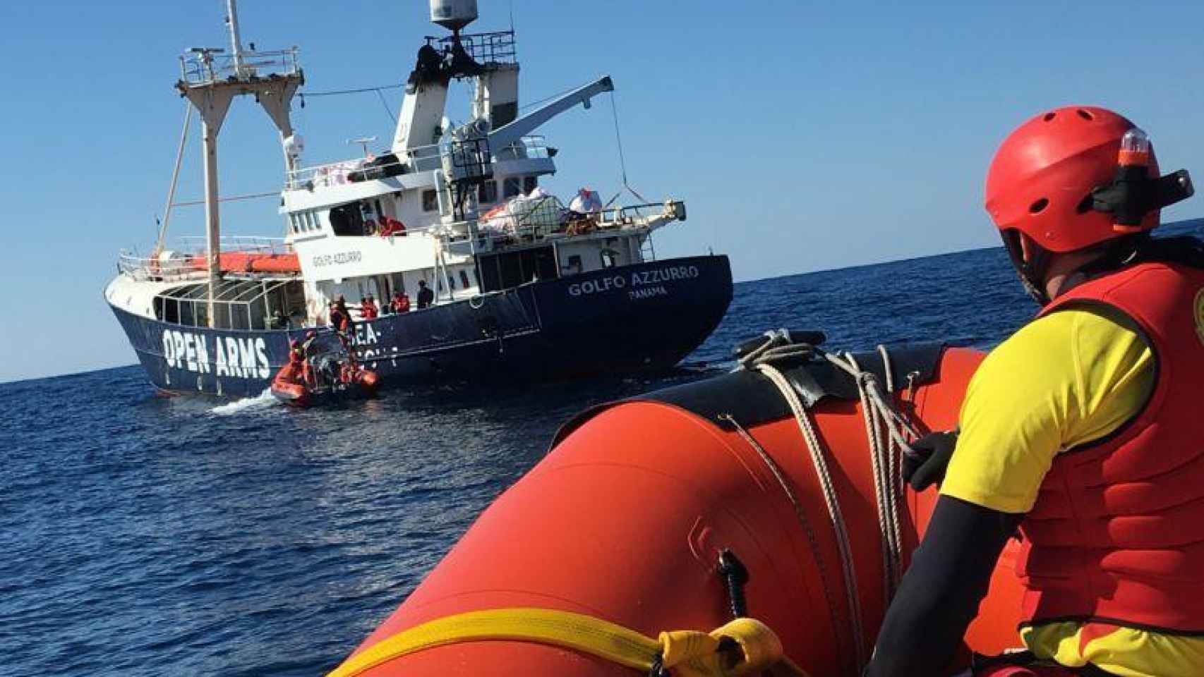 El barco de Open Arms en aguas cercanas a Libia / EFE