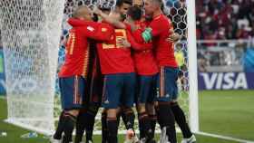 Los jugadores de la Selección Española celebran el gol de Isco frente a Marruecos