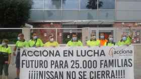 Trabajadores de Acciona subcontratados por Nissan protestan contra el cierre de la automovilística nipona / UGT