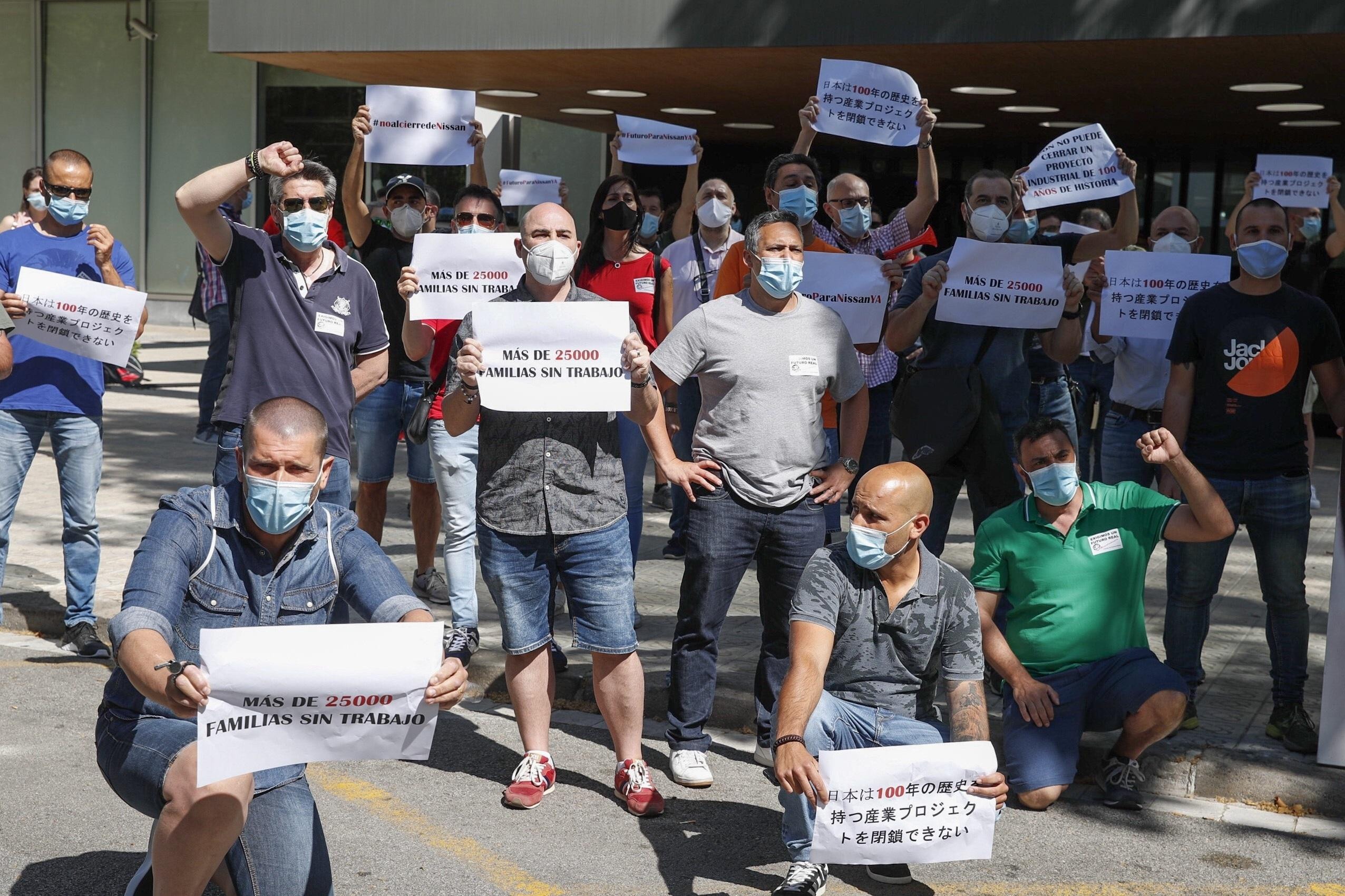Trabajadores de Nissan protestan por el cierre de la planta en Barcelon / EFE