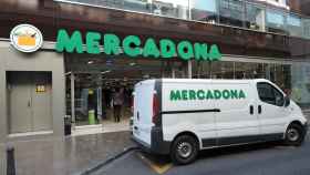 Supermercado y furgoneta de reparto de Mercadona / AGENCIAS