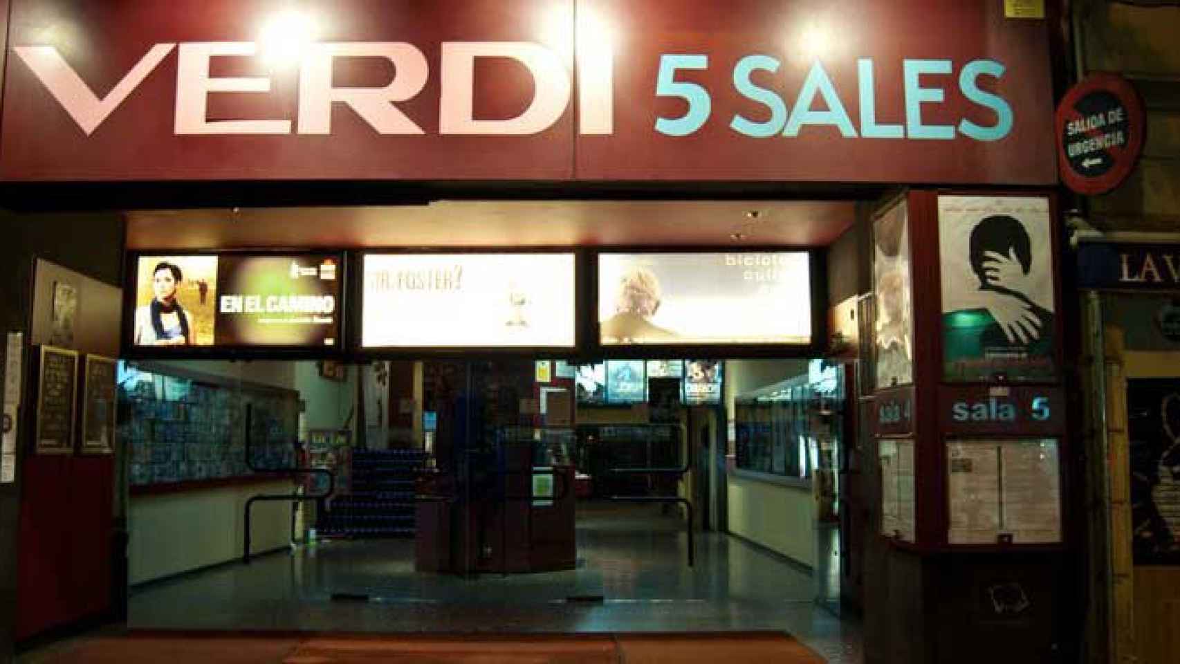 Una de las entradas de los Cines Verdi en Barcelona / CINES VERDI