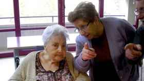 Ana María Vela cumple hoy 115 años. En la foto, que fue tomada cuando aún no padecía demencia senil, aparece junto a su hija Ana / EE