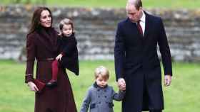 Kate Middleton con el príncipe Guillermo y sus hijos Carlota y Jorge / EUROPA PRESS