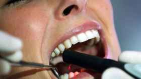 Una paciente en el dentista / EFE
