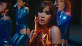 Aitana en el videoclip de 'En el coche'