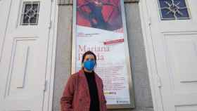 Laia Marull, frente al cartel de 'Mariana Pineda' / JC