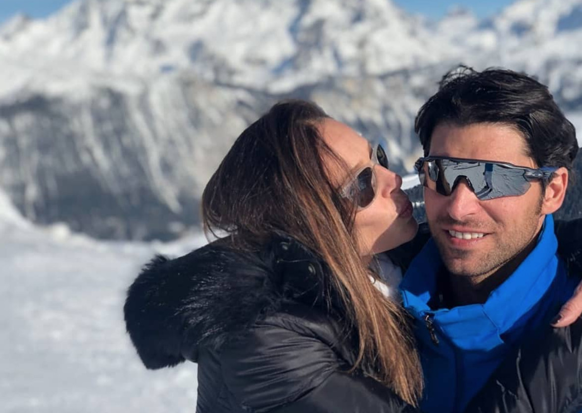 Cayetano Rivera con su mujer Eva González disfrutando de unas vacaciones en la nieve / INSTAGRAM