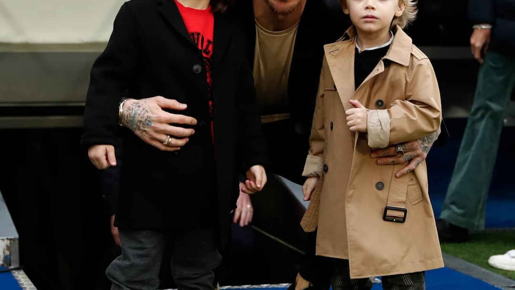 Sergio Ramos con dos de sus tres hijos