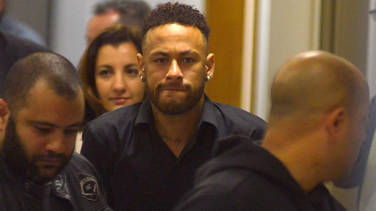 Neymar antes de prestar declaración en un juicio / EFE