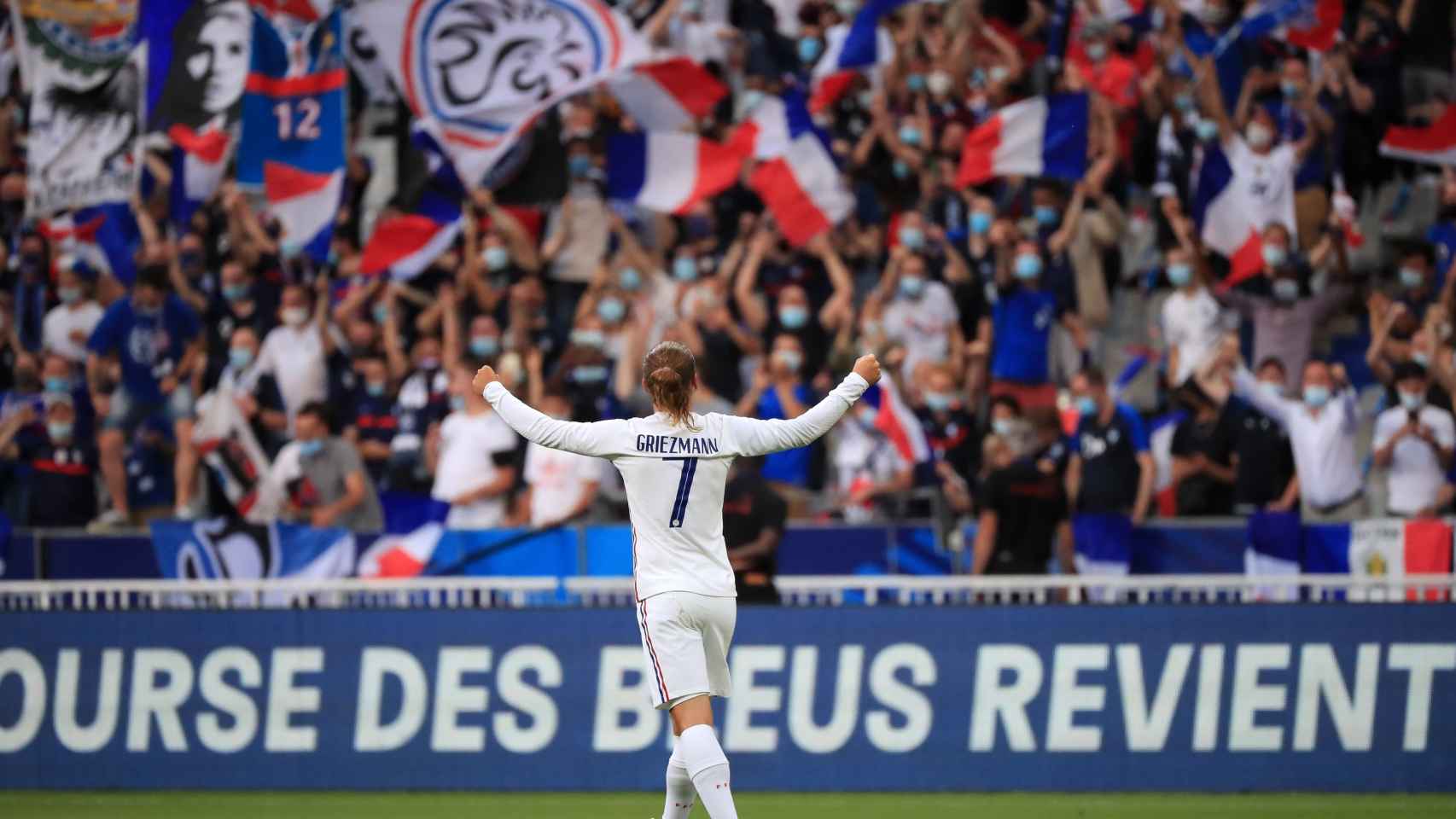 Griezmann celebrando un gol con la afición francesa / EFE