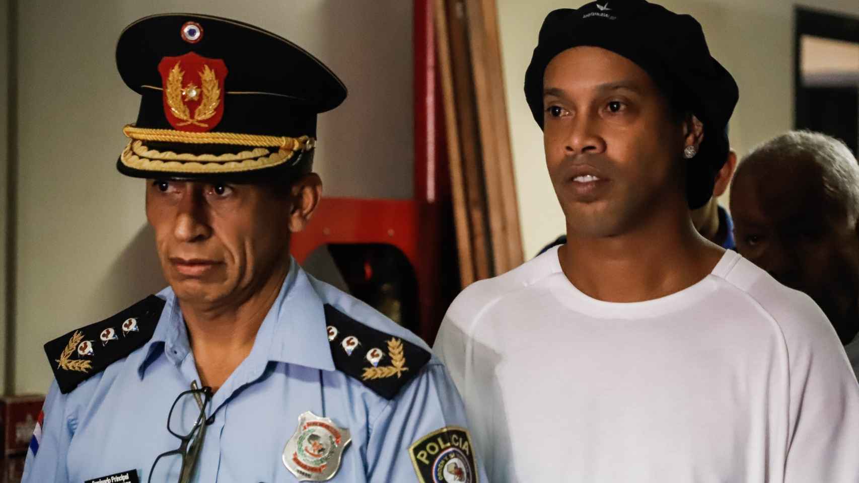 Ronaldinho durante su detención en Paraguay /EFE