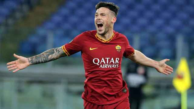 Carles Pérez celebra su primer gol con la Roma | EFE