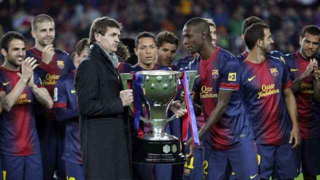 Tito Vilanova con Eric Abidal levantando la Liga / EFE