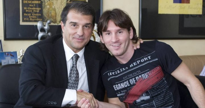 Laporta y Messi en la firma del contrato del argentino / Twitter