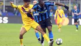 Todibo con Lukaku en el partido contra el Inter de Milán / EFE