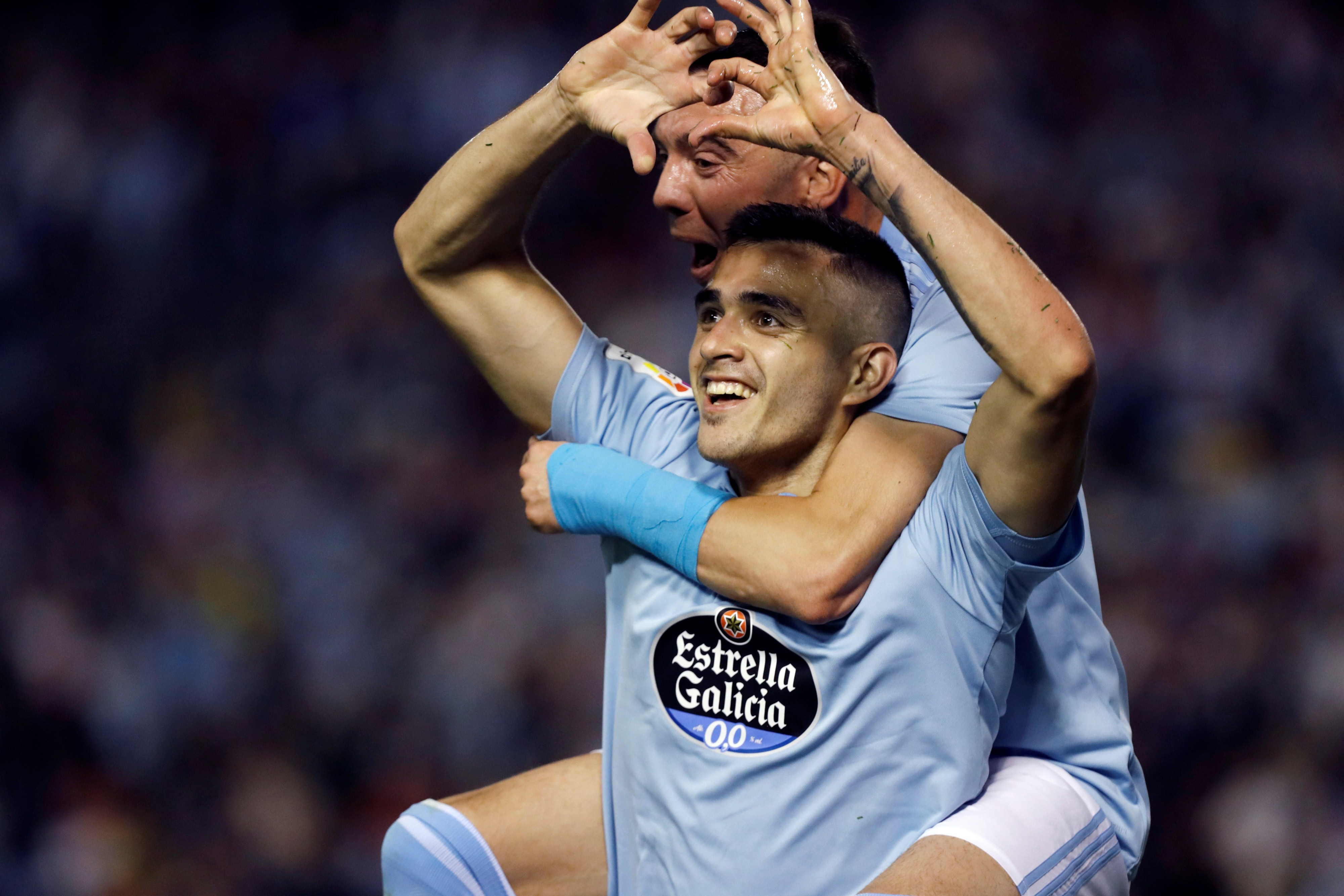 Gómez y Aspas celebrando un gol clave para el Celta contra el Barça / EFE