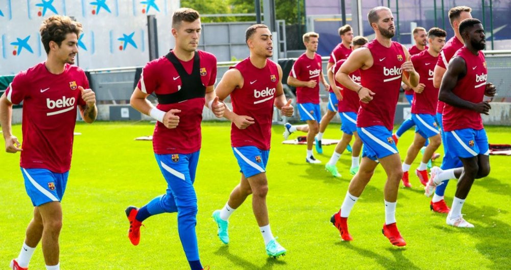 Los jugadores del Barça, durante el primer entrenamiento de esta pretemporada / FC Barcelona