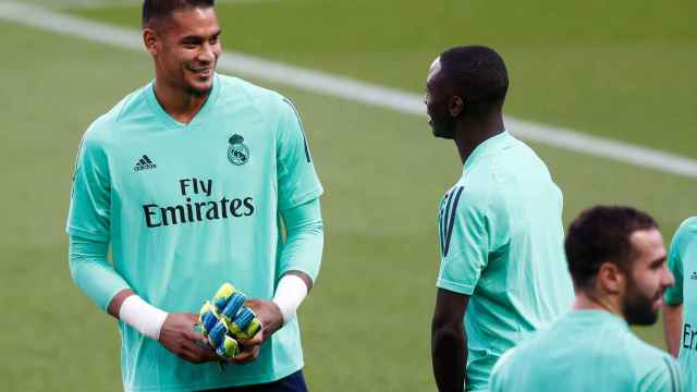 Areola con Vinicius Junior en un entrenamiento del Real Madrid / EFE