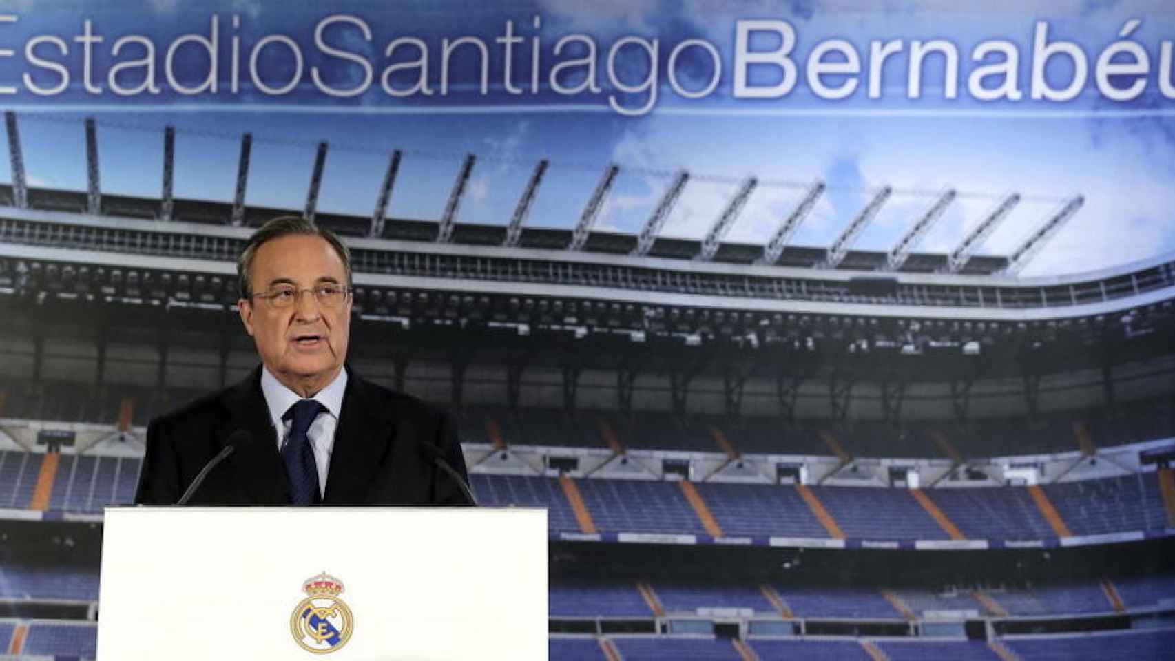 Una foto de Florentino Pérez en el palco del Santiago Bernabéu / EFE